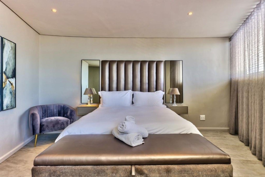 4 Bedroom Property for Sale in Bloubergrant Western Cape